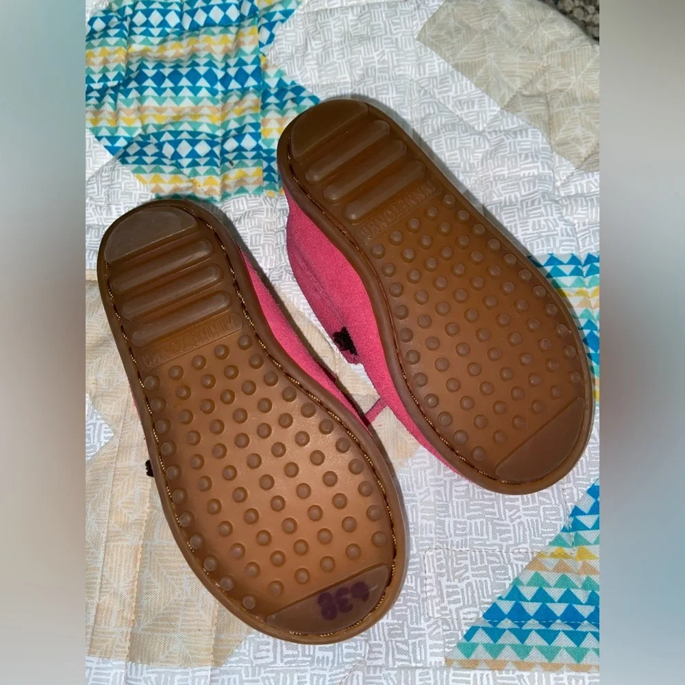 Minnetonka Pink cheetah / leopard print suede moccasins, girls size 7, EUC